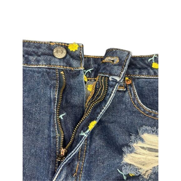 Urban Outfitters BDG Women’s 27 Denim Shorts Distressed Floral Dark Wash - Picture 6 of 8